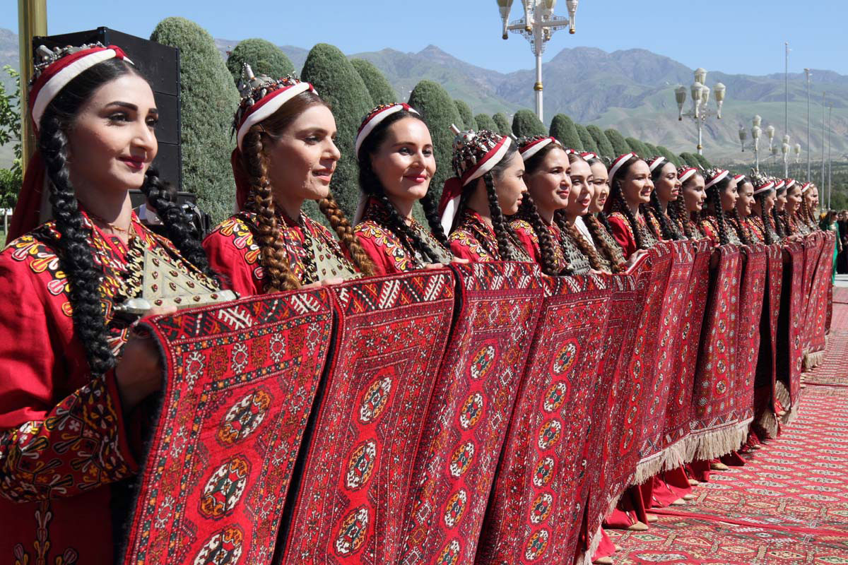 Turkmenistan marked the holiday of the Turkmen carpet